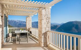 Urania Luxury Villas